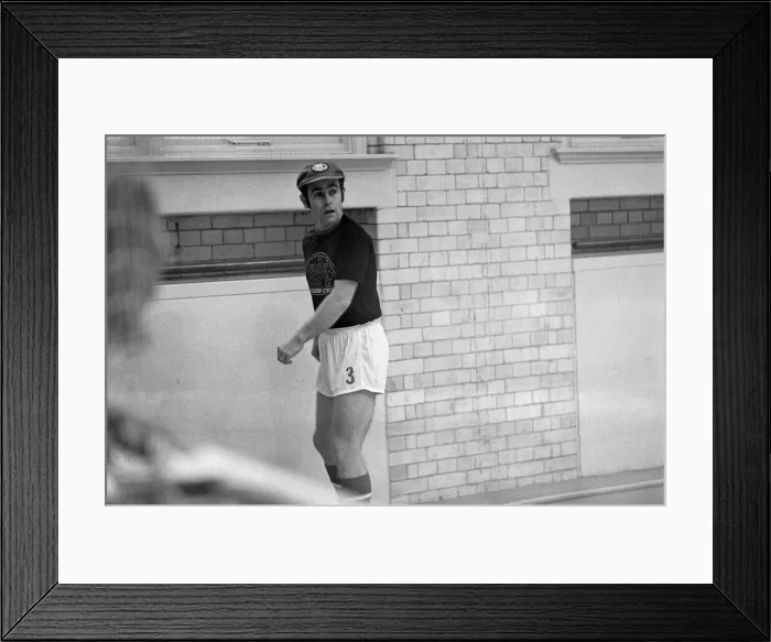 Framed Print : Elton John opens Jubilee Hall Recreation Centre in Covent Garden, London Framed Print : Elton John opens Jubilee Hall Recreation Centre in Covent Garden, London