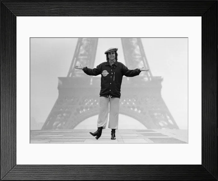 Framed Print : Elton John pictured in Paris in front of the Eiffel Tower
