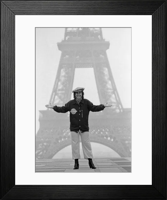 Framed Print : Elton John pictured in Paris in front of the Eiffel Tower