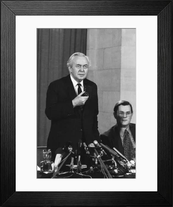 Framed Print : Harold Wilson (1916-1995) announces his resignation as Prime Minister during a press Framed Print : Harold Wilson (1916-1995) announces his resignation as Prime Minister during a press