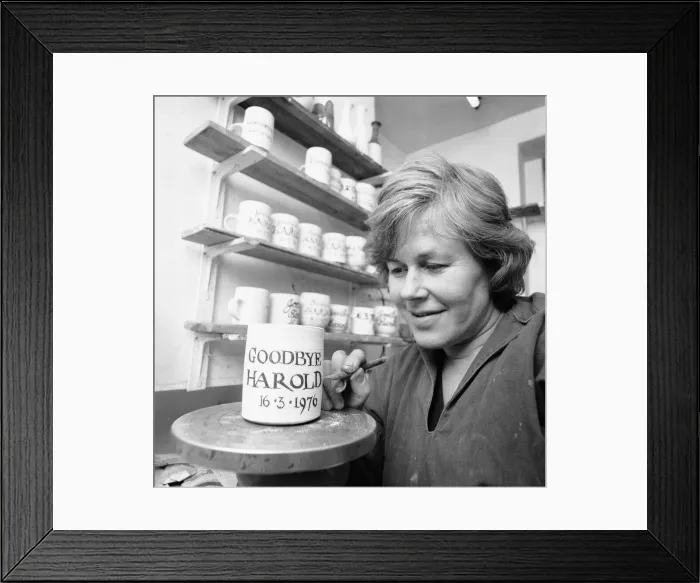 Framed Print : Potter Bridget Appleby seen here in here Crawford Street, Marylebone, London studio Framed Print : Potter Bridget Appleby seen here in here Crawford Street, Marylebone, London studio
