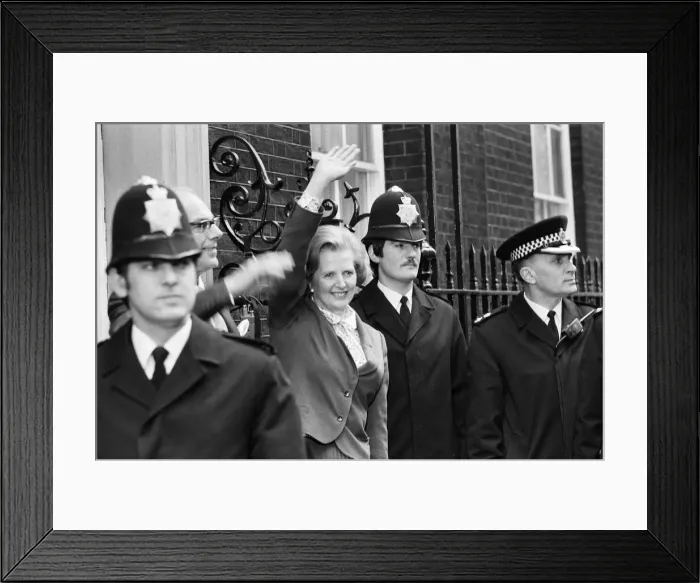Framed Print : Margaret Thatcher enters Number 10 Downing Street after her historic election victory Framed Print : Margaret Thatcher enters Number 10 Downing Street after her historic election victory