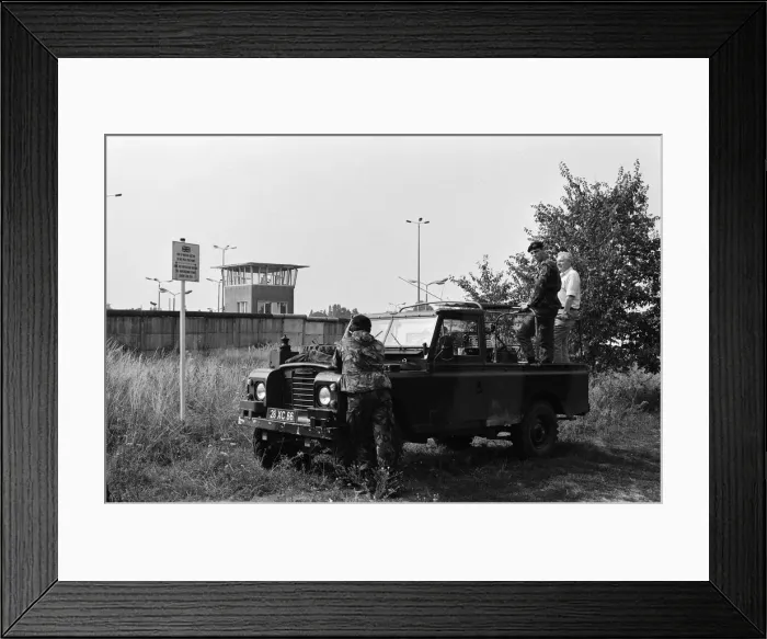 Framed Print : Views of the Berlin Wall, Germany. 7th August 1986 Framed Print : Views of the Berlin Wall, Germany. 7th August 1986
