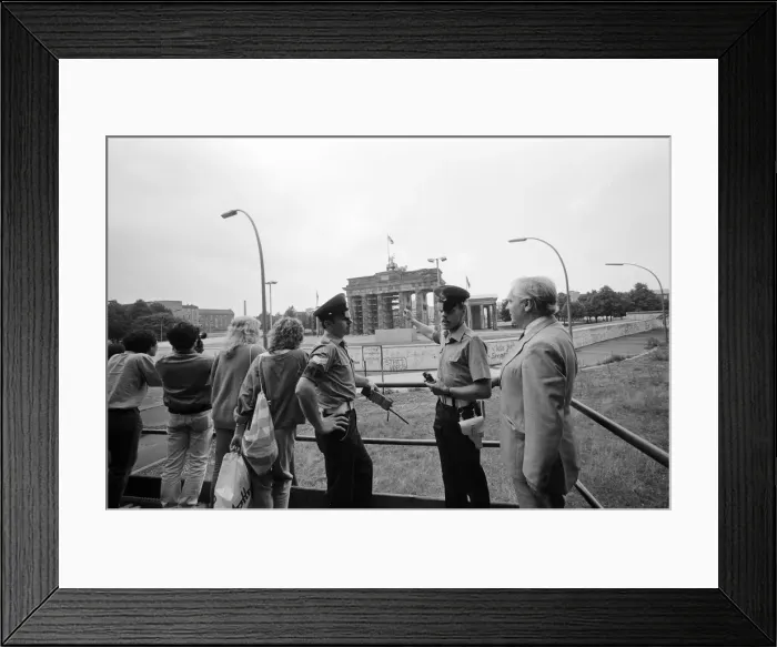 Framed Print : Views of the Berlin Wall, Germany. Pictured are Royal Military Police. 7th August 1986 Framed Print : Views of the Berlin Wall, Germany. Pictured are Royal Military Police. 7th August 1986