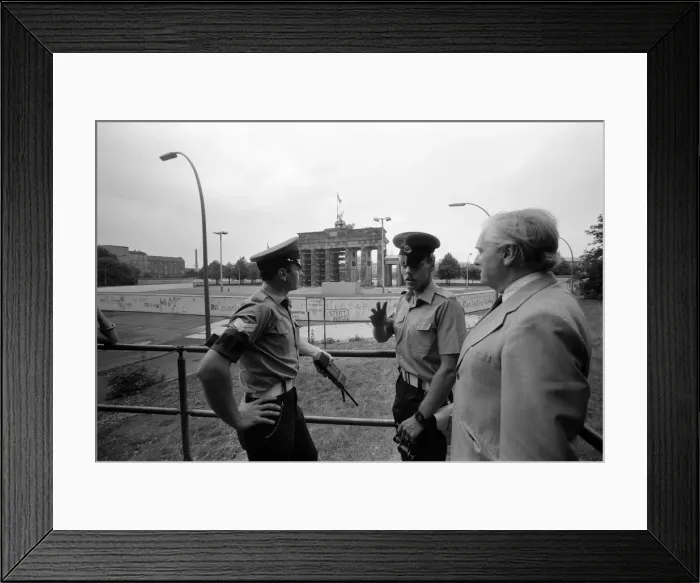 Framed Print : Views of the Berlin Wall, Germany. Pictured are Royal Military Police. 7th August 1986 Framed Print : Views of the Berlin Wall, Germany. Pictured are Royal Military Police. 7th August 1986