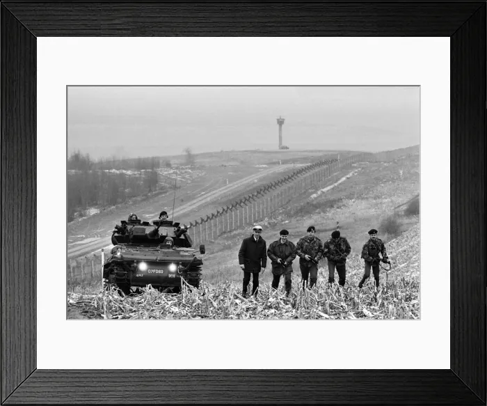 Framed Print : British troops patrolling the Berlin Wall between East and West Germany Framed Print : British troops patrolling the Berlin Wall between East and West Germany