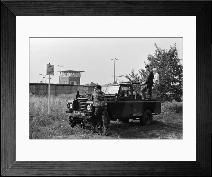 Framed Print : Views of the Berlin Wall, Germany. 7th August 1986 Framed Print : Views of the Berlin Wall, Germany. 7th August 1986