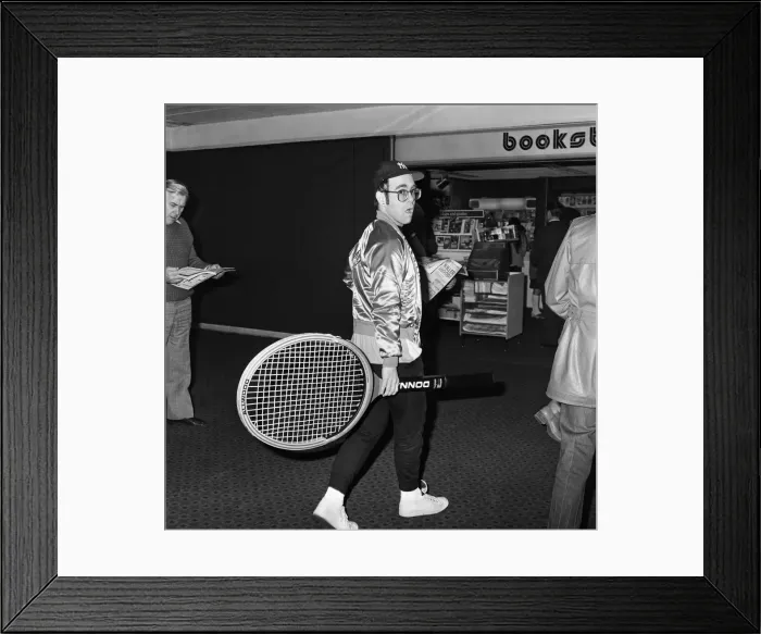 Framed Print : Elton John pictured at Heathrow Airport, arriving back from America Framed Print : Elton John pictured at Heathrow Airport, arriving back from America