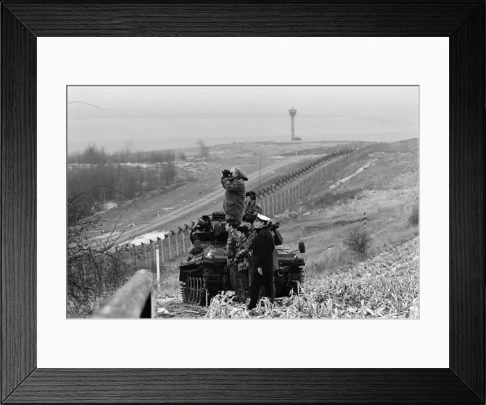 Framed Print : British troops patrolling the Berlin Wall between East and West Germany Framed Print : British troops patrolling the Berlin Wall between East and West Germany