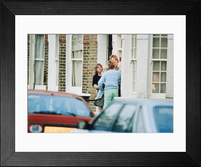 Framed Print : Princess Diana visits friend Carolyn Bartholmew, former flatmate, in London Framed Print : Princess Diana visits friend Carolyn Bartholmew, former flatmate, in London