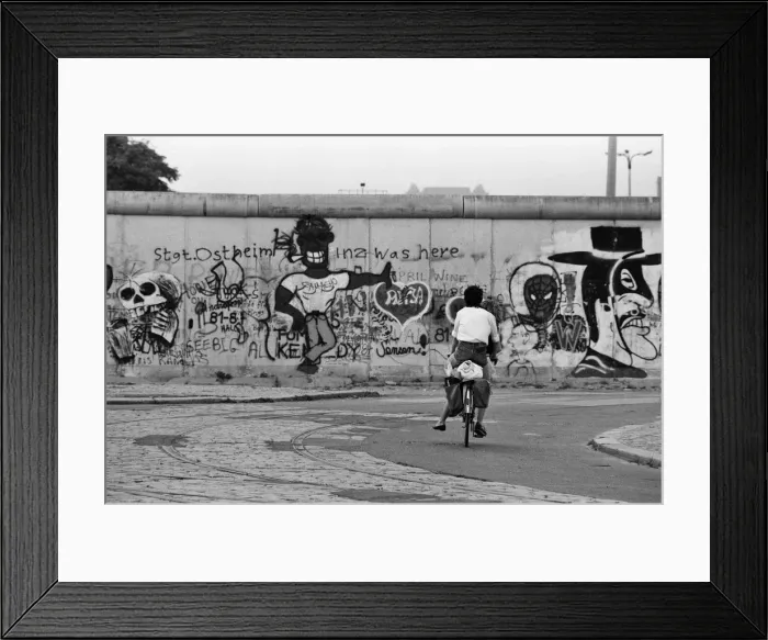 Framed Print : The Berlin Wall. Pictured is the West wall, covered in graffiti. 6th August 1984 Framed Print : The Berlin Wall. Pictured is the West wall, covered in graffiti. 6th August 1984
