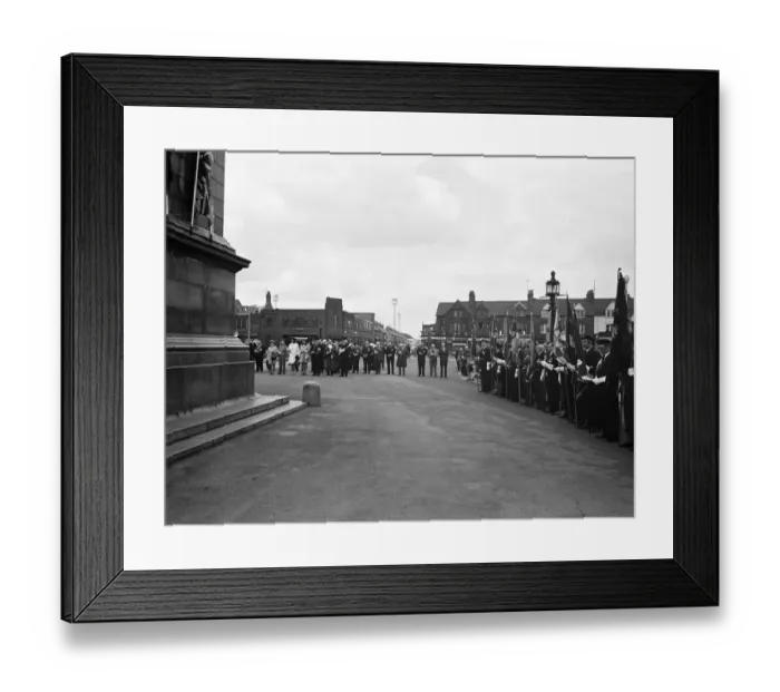 Framed Print : Dunkirk parade at Middlesbroughs cenotaph and war memorial on Linthorpe Road