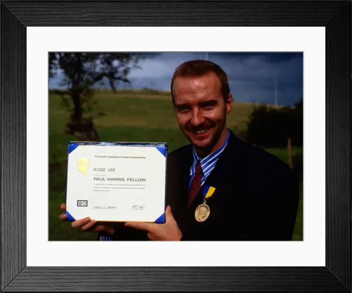 Framed Print : Midge Ure with Rotary Club award August 1986