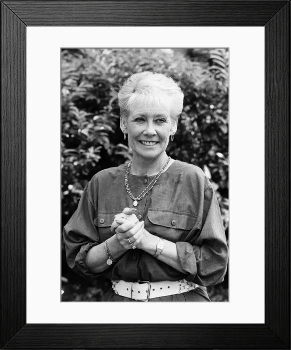 Framed Print : Coronation Street actress Liz Dawn. 30th June 1987 Framed Print : Coronation Street actress Liz Dawn. 30th June 1987