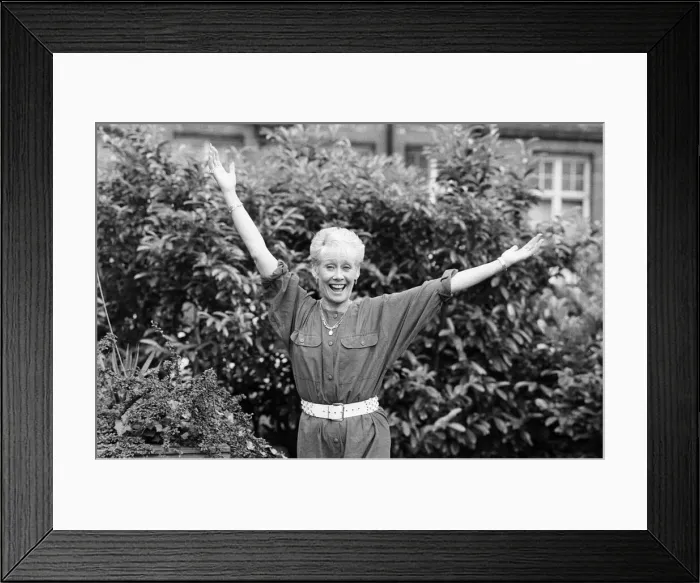 Framed Print : Coronation Street actress Liz Dawn. 30th June 1987 Framed Print : Coronation Street actress Liz Dawn. 30th June 1987