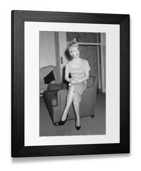 Framed Print : Lana Turner, american film actress pictured during interview with Daily Mirror journalist Framed Print : Lana Turner, american film actress pictured during interview with Daily Mirror journalist