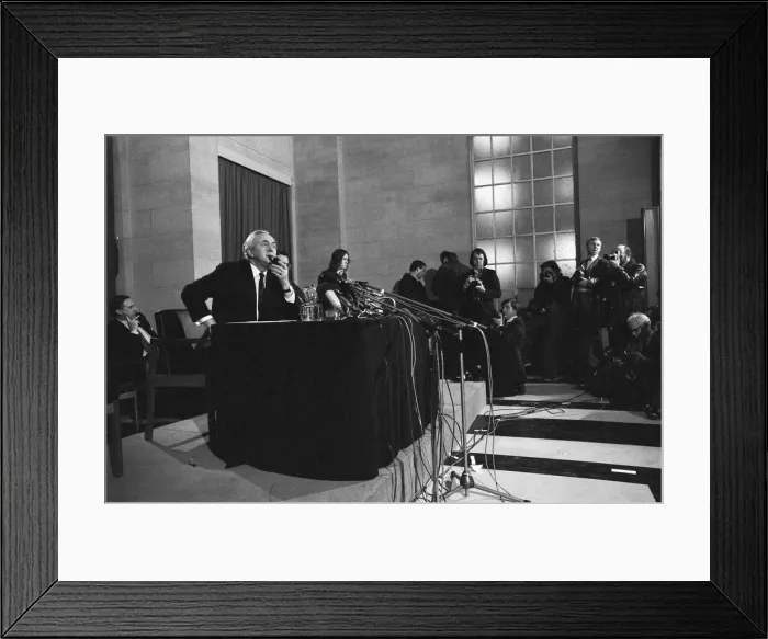 Framed Print : Harold Wilson (1916-1995) announces his resignation as Prime Minister during a press Framed Print : Harold Wilson (1916-1995) announces his resignation as Prime Minister during a press
