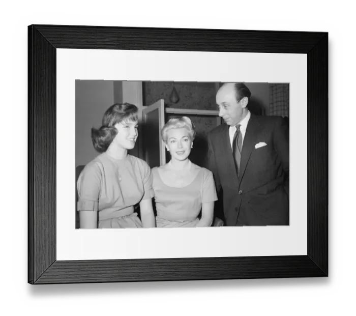Framed Print : Lana Turner, american film actress pictured during interview with Daily Mirror journalist Framed Print : Lana Turner, american film actress pictured during interview with Daily Mirror journalist
