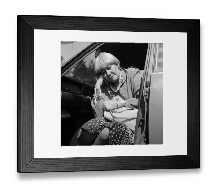 Framed Print : Liz Dawn - Coronation Street star Vera Duckworth - who now has no man in her life
