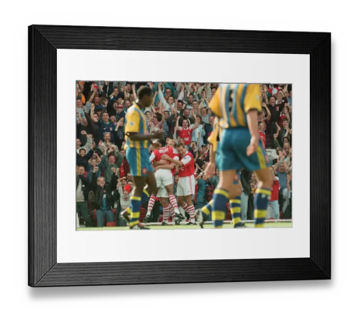 Framed Print : Dennis Bergkamp celebrates his first ever goal for his new club Arsenal
