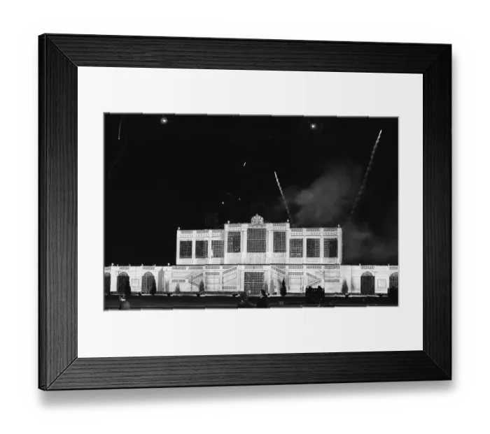 Framed Print : The firework show watched by half a million people in Londons Hyde Park Framed Print : The firework show watched by half a million people in Londons Hyde Park