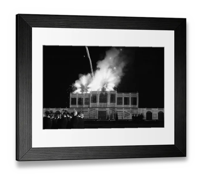 Framed Print : The firework show watched by half a million people in Londons Hyde Park Framed Print : The firework show watched by half a million people in Londons Hyde Park