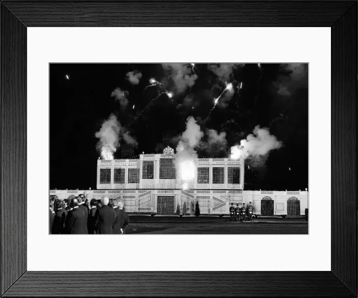 Framed Print : The firework show watched by half a million people in Londons Hyde Park