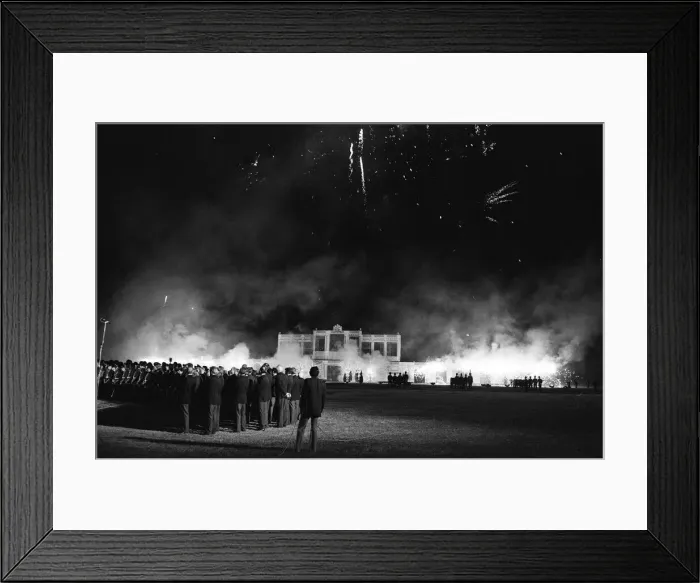 Framed Print : The firework show watched by half a million people in Londons Hyde Park Framed Print : The firework show watched by half a million people in Londons Hyde Park