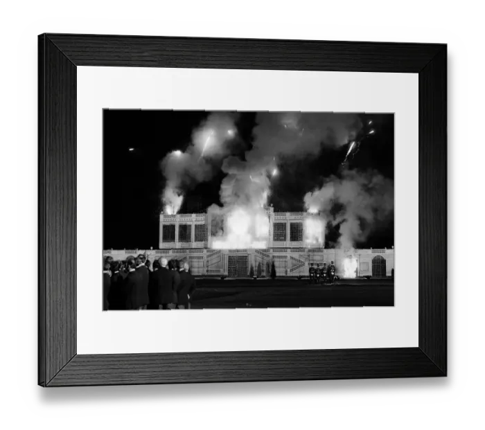 Framed Print : The firework show watched by half a million people in Londons Hyde Park Framed Print : The firework show watched by half a million people in Londons Hyde Park