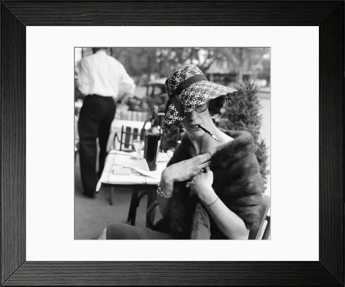 Framed Print : Daily Mirror agony aunt Marjorie Proops sitting at a cafe in Paris Framed Print : Daily Mirror agony aunt Marjorie Proops sitting at a cafe in Paris