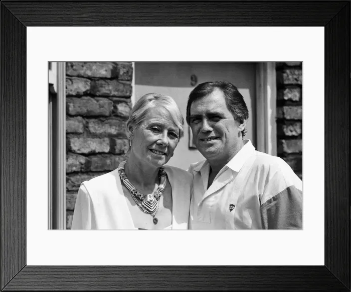 Framed Print : Actor Bill Tarmey (Jack Duckworth) is welcomed back to Granada TVs