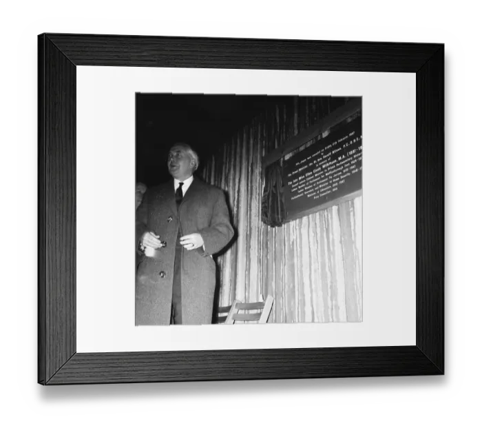 Framed Print : Prime Minister Harold Wilson (1916 - 1995) unveils a plaque to Ellen Cicely Wilkinson
