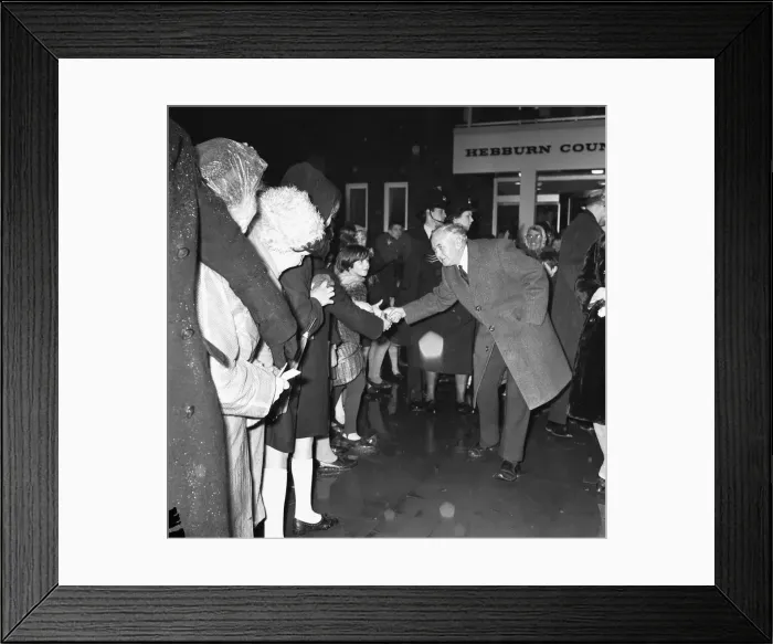 Framed Print : Prime Minister Harold Wilson (1916 - 1995) speaks to a young member of the crowd whilst Framed Print : Prime Minister Harold Wilson (1916 - 1995) speaks to a young member of the crowd whilst