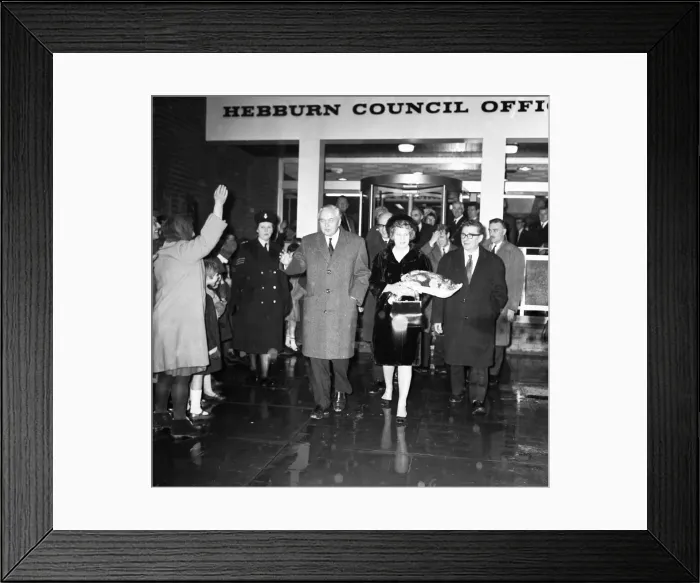 Framed Print : Prime Minister Harold Wilson (1916 - 1995) seen here leaving the Hebburn Coucil Offices