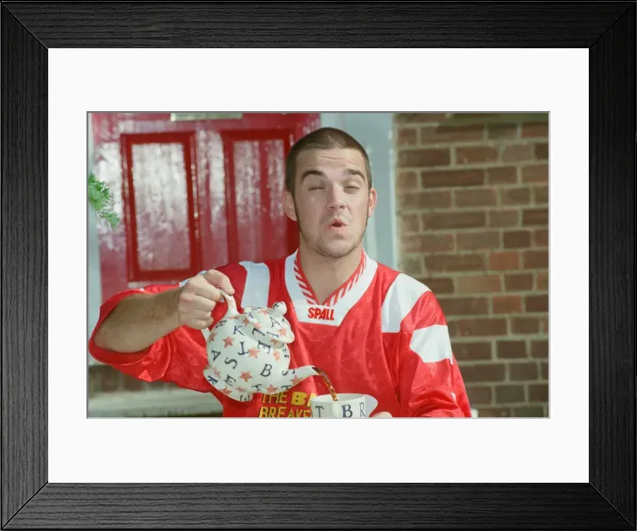 Framed Print : Robbie Williams appearing on The Big Breakfast'Morning TV show Framed Print : Robbie Williams appearing on The Big Breakfast'Morning TV show