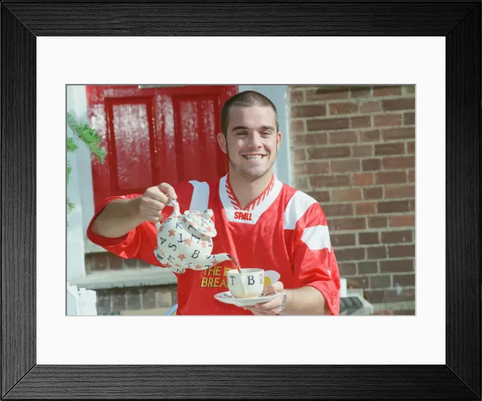 Framed Print : Robbie Williams appearing on The Big Breakfast'Morning TV show