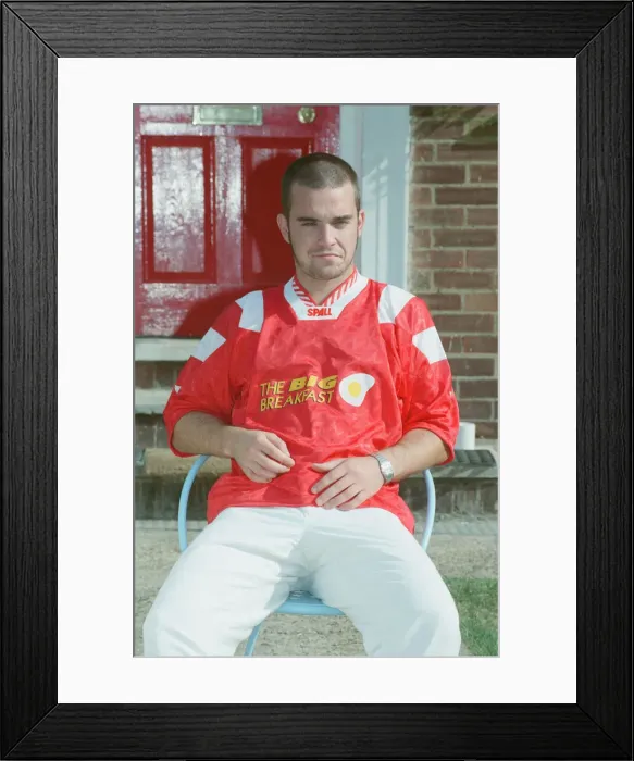 Framed Print : Robbie Williams appearing on The Big Breakfast'Morning TV show Framed Print : Robbie Williams appearing on The Big Breakfast'Morning TV show