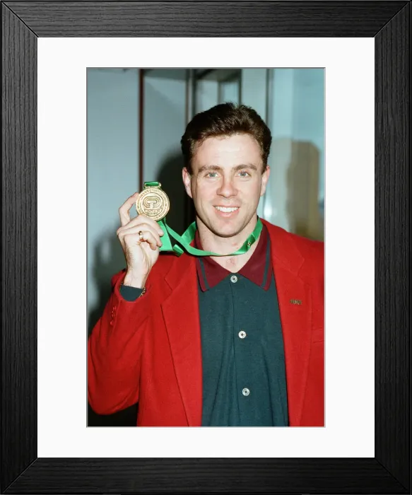 Framed Print : Runner Tom McKean arrives home from the 1993 IaF World Indoor Championships in Toronto