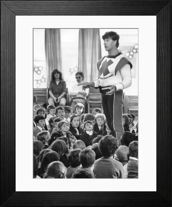 : A giant of a man with a serious message for schoolchildren : A giant of a man with a serious message for schoolchildren
