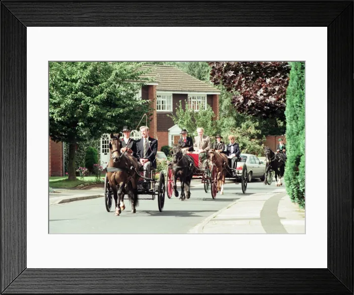 Framed Print : Judges in horse-drawn carriages view the village of Hartlebury, Worcestershire Framed Print : Judges in horse-drawn carriages view the village of Hartlebury, Worcestershire