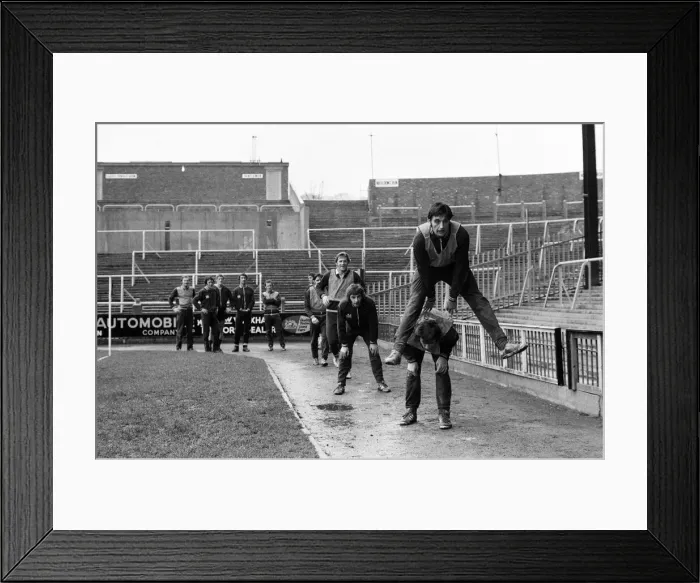 Framed Print : Crystal Palace prepare for their home cup match v Everton Framed Print : Crystal Palace prepare for their home cup match v Everton