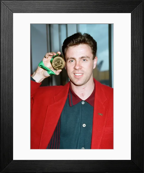 Framed Print : Runner Tom McKean arrives home from the 1993 IaF World Indoor Championships in Toronto