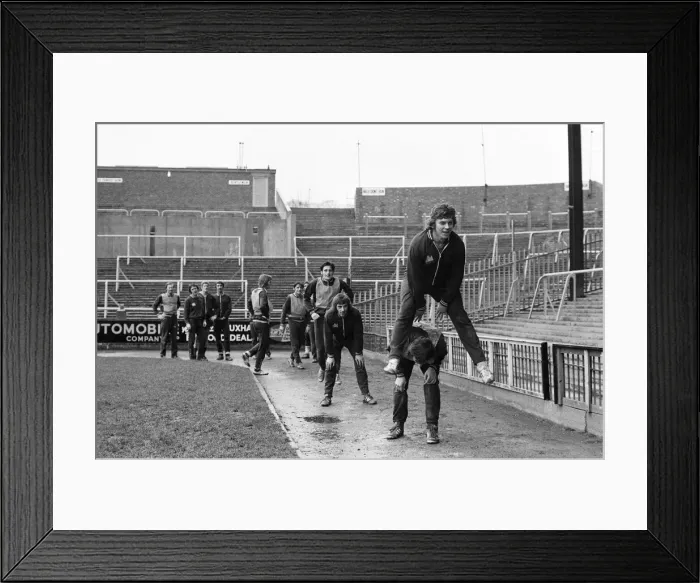 Framed Print : Crystal Palace prepare for their home cup match v Everton