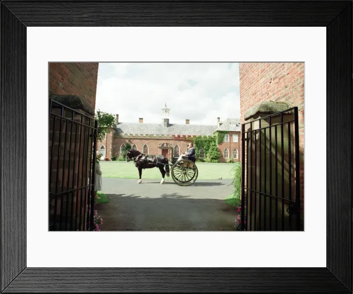Framed Print : Judges in horse-drawn carriages view the village of Hartlebury, Worcestershire Framed Print : Judges in horse-drawn carriages view the village of Hartlebury, Worcestershire
