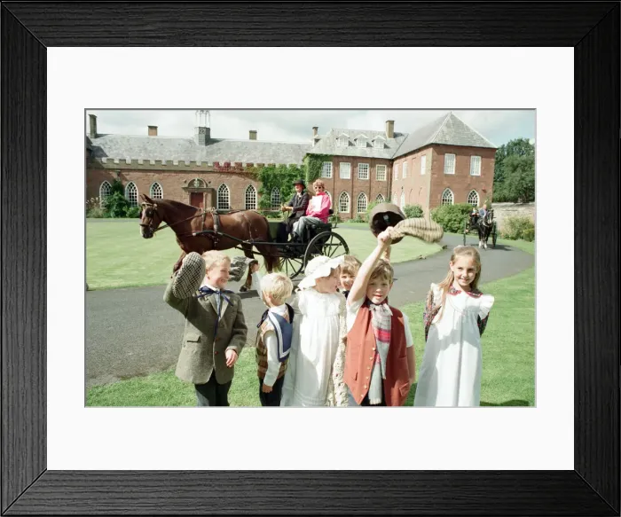 Framed Print : Judges in horse-drawn carriages view the village of Hartlebury, Worcestershire Framed Print : Judges in horse-drawn carriages view the village of Hartlebury, Worcestershire
