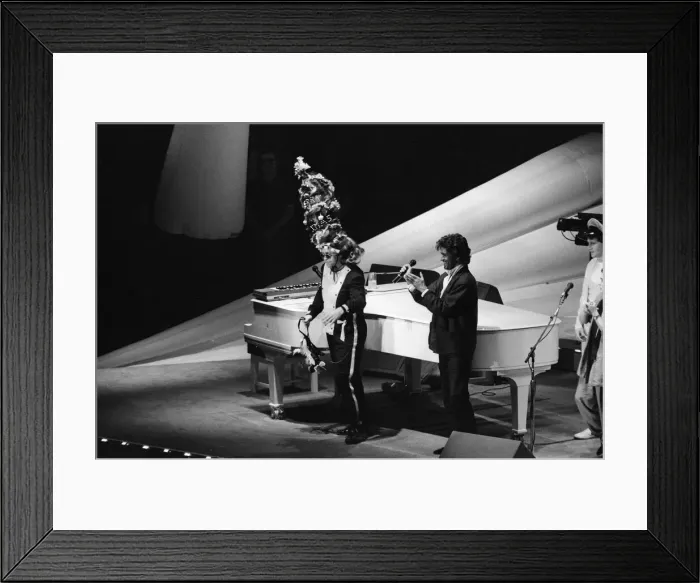 Framed Print : Elton John in concert during his Ice on Fire Tour, pictured performing at Wembley Arena Framed Print : Elton John in concert during his Ice on Fire Tour, pictured performing at Wembley Arena