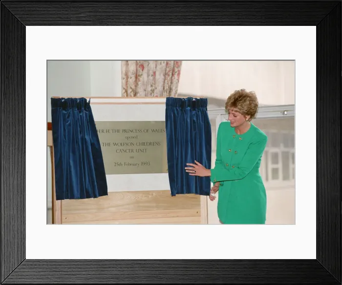Framed Print : HRH Princess Diana, The Princess of Wales, opens the Wolfon Childrens Cancer Unit Framed Print : HRH Princess Diana, The Princess of Wales, opens the Wolfon Childrens Cancer Unit