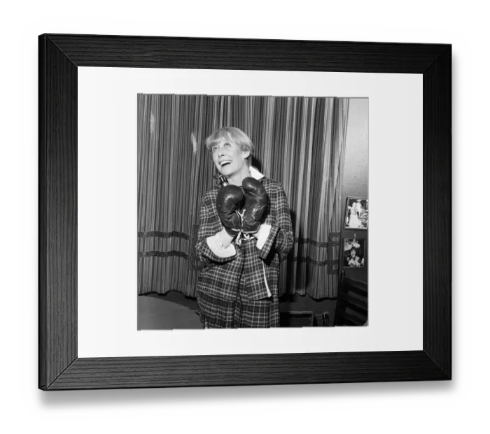 Framed Print : Liz Dawn aka Vera Duckworth of Coronation Street fame will be wearing boxing gloves Framed Print : Liz Dawn aka Vera Duckworth of Coronation Street fame will be wearing boxing gloves