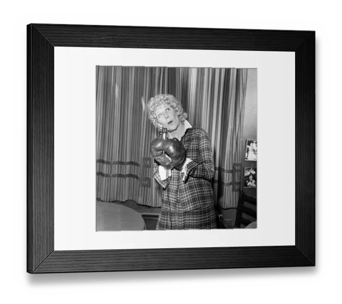 Framed Print : Liz Dawn aka Vera Duckworth of Coronation Street fame will be wearing boxing gloves Framed Print : Liz Dawn aka Vera Duckworth of Coronation Street fame will be wearing boxing gloves
