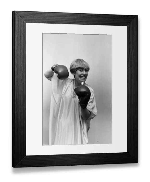 Framed Print : Liz Dawn aka Vera Duckworth of Coronation Street fame wearing boxing gloves. 7th May 1982 Framed Print : Liz Dawn aka Vera Duckworth of Coronation Street fame wearing boxing gloves. 7th May 1982